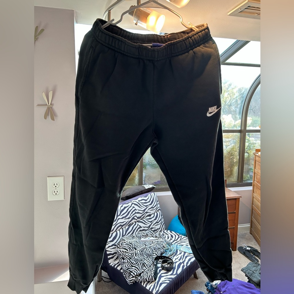 Men’s black Nike joggers